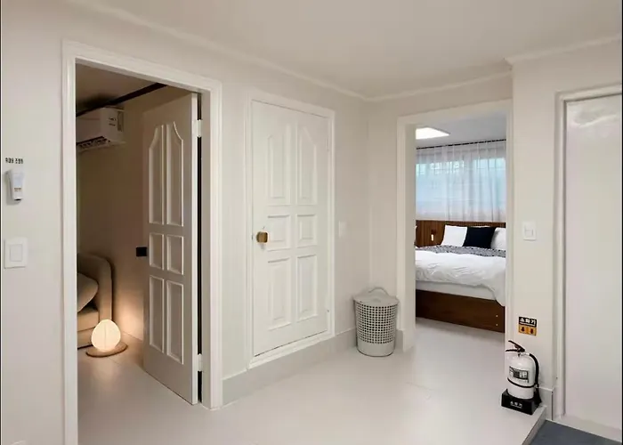3 Min To Mangwon Market & River Luggage Storage L Max 5 Guests L Near Hongdae & Hapjeong